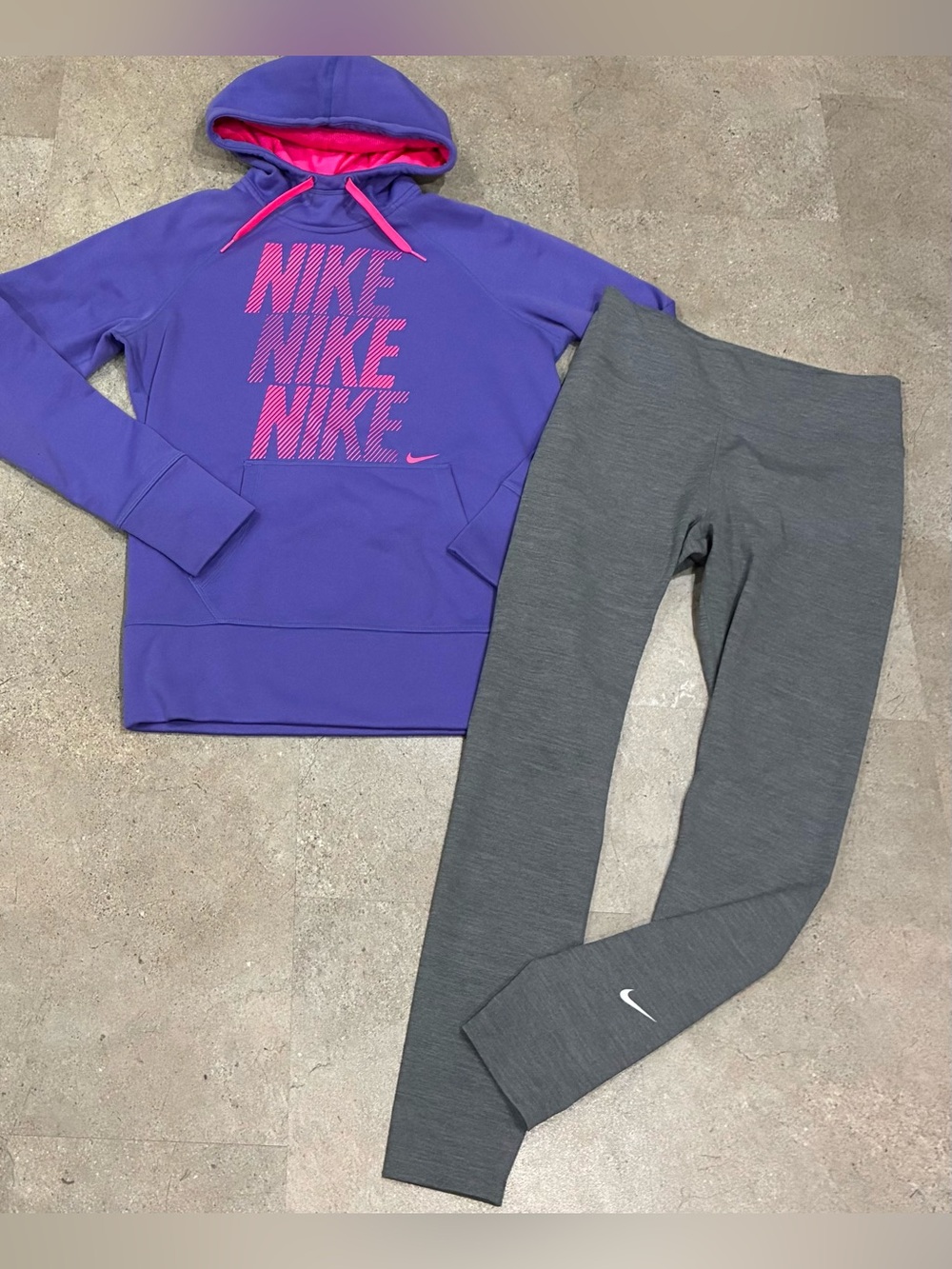 Women’s NIKE Hoodie Sweatshirt & Leggings, sz Medium
